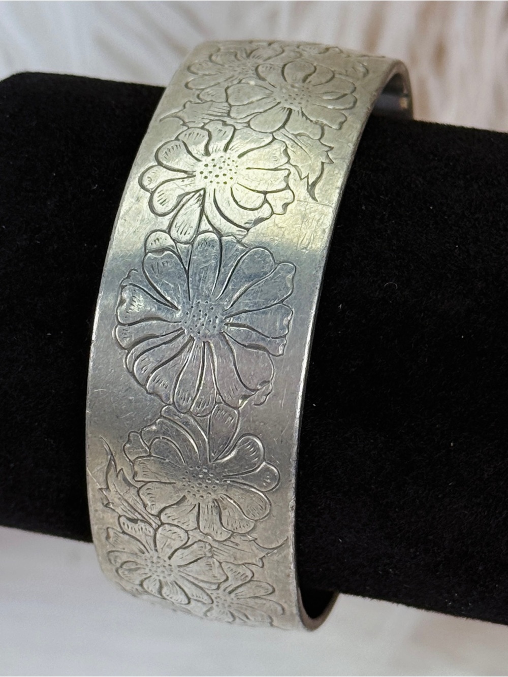 Beautiful Silvertone weighted etched pewter cuff bracelet